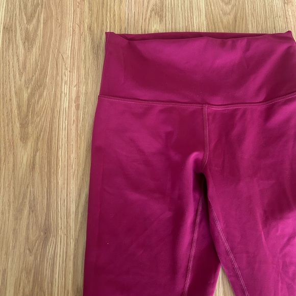 Lululemon Wunder Train High-Rise Tight 28" Leggings
Size 6 - Picture 4 of 9